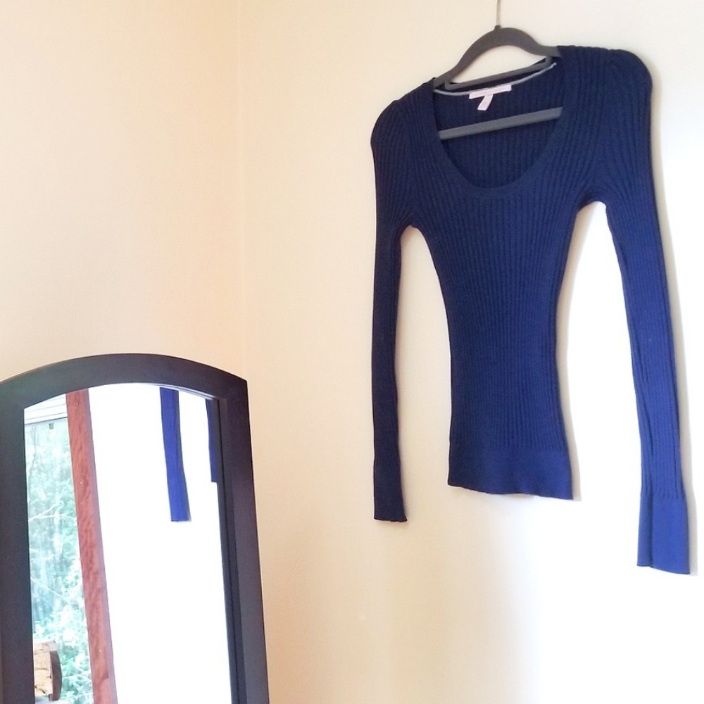 VS Stretch Ribbed Scoop-Neck Long-Sleeved Sweater